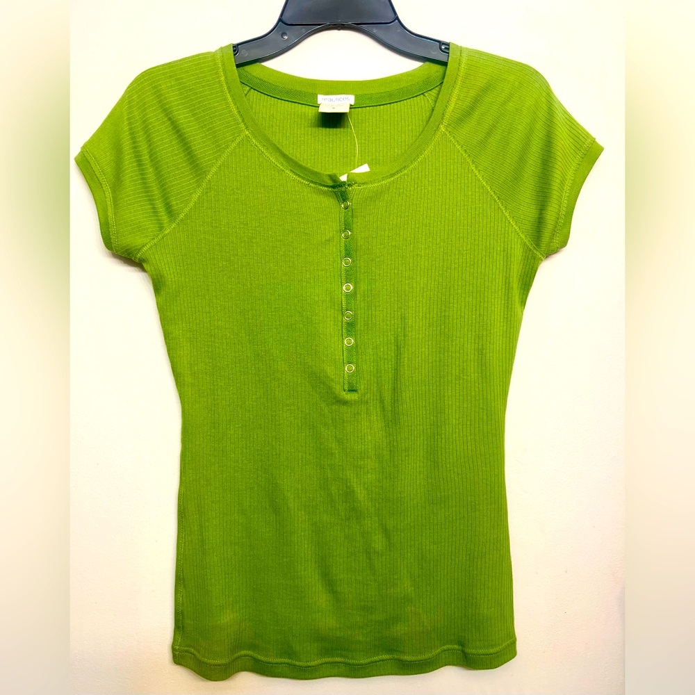 Maurices Ribbed Button-Front Green Cap Sleeve Tee – Medium (Runs Small)